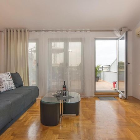 City Centre Sea View Apartment PUY 객실 사진